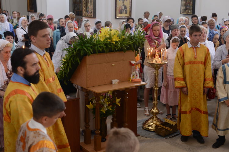 Храм Святых Царственных мучеников, Донецк, Горняк»